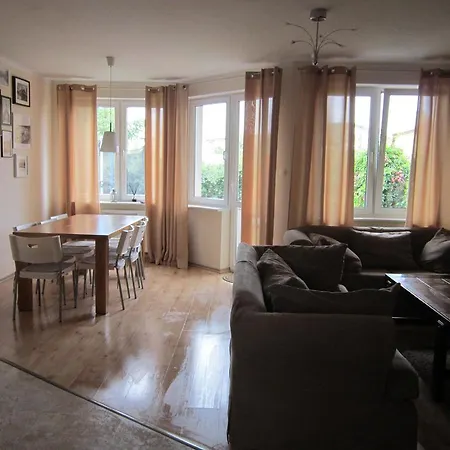 Semesterbostad Nella *